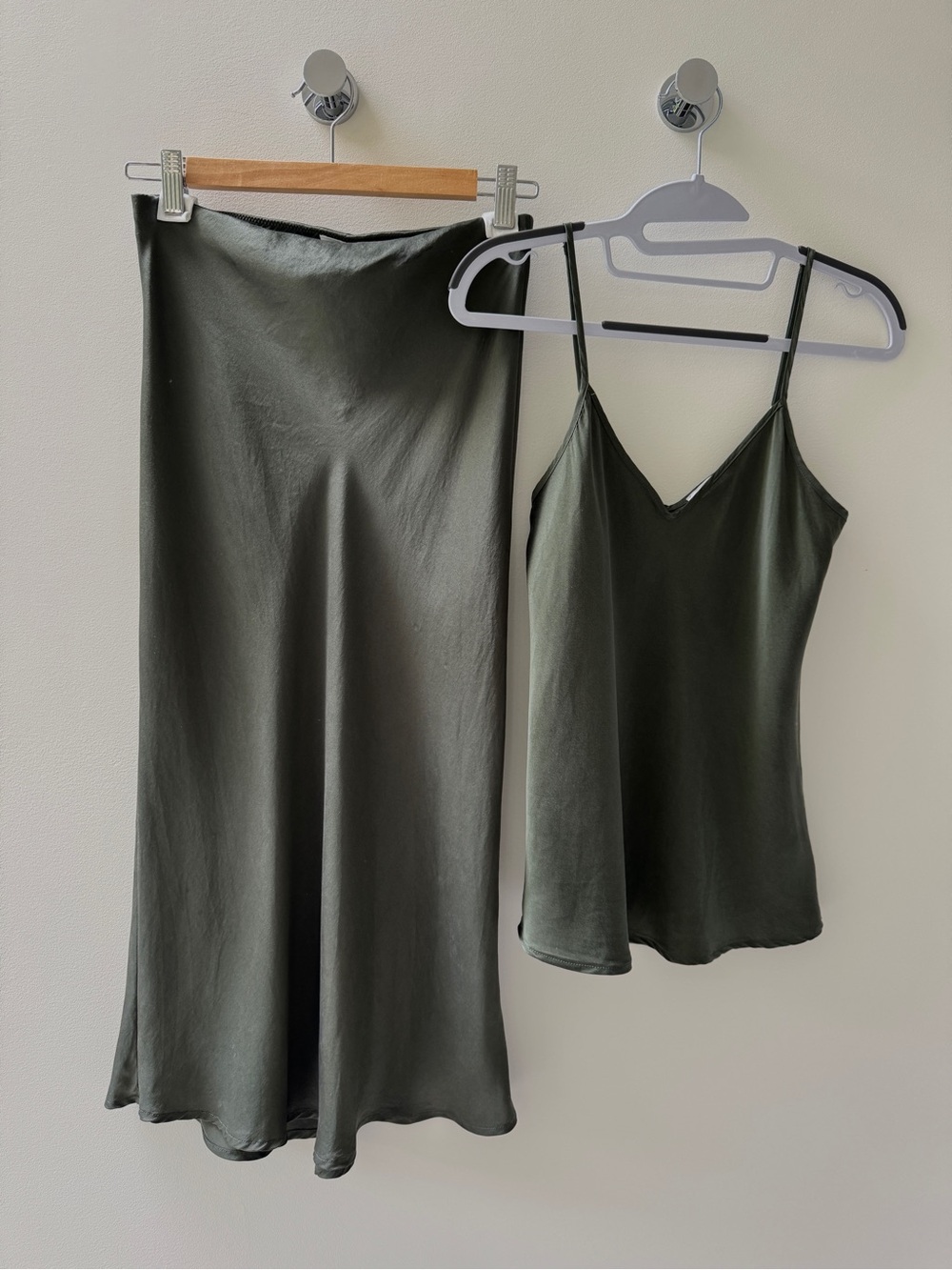 Silk Laundry Olive Green skirt and Cami set *note sizing in description